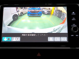バックカメラの画像です。ガイドラインがスムースな車庫入れをサポートいたします。車庫入れの安心感がアップしますね。