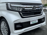 フルLEDの縦型のコンビネーションランプで視認性を向上!テールゲートの大開口デザインも演出しています!