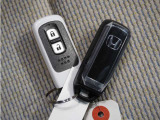 【スマートキー&プッシュエンジンスタート】ポケットやバックなどにキーを入れたまま探さなくてもロックの施錠、開錠、エンジンスタートも出来ます。