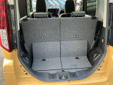 トランクルーム!後ろのシートは片方ずつ倒せます。乗る人や積む荷物に応じてアレンジが可能ですので多彩に使えてとても便利です。
