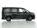 両側パワースライドドア付きだから、狭い駐車スペースなどでの 乗り降りラクラク!小さなお子さまのいるご家庭には嬉しい装備。