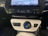 オートエアコンで車内はいつでも快適!エレクトロシフトマチック!シフトレバーはスイッチ感覚で操作出来ます!
