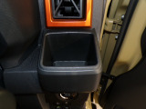 運転席の届きやすいところにドリンクホルダーがついています。視線をそらすことなく手に取れるので運転に集中できて安心ですね。