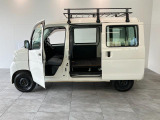 お客様にぴったりなおクルマをお選びいただけますように様々な展示車をご用意致しております!ダイハツの軽自動車だけではなく、他メーカー車やコンパクトカー・ミニバンなども数多く取り揃えております!