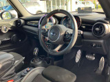 このお車はMINI NET浦和美園に展示中です!総在庫900台を当店でご案内可能です!ご来場、お問い合わせをスタッフ一同お待ちしております。