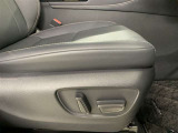 パワーシート搭載、微妙な調整が手軽にでき、ピッタリのポジションで運転することが可能です。