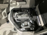 助手席下のエンジンルームです♪お買い上げの際は日産整備士がメンテナンス整備を実施してお渡し致します☆