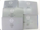 「取扱説明書」「保証書」揃ってます^^お車の操作方法や、トラブル回避方法が記載されているため、意外と役に立ちます。