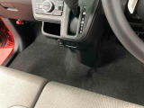 運転席から助手席への移動も簡単です。