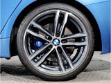 【BMWアロイホイル】軽量かつ強度に拘ったアロイホイル。走行性能ポテンシャルを引き出す設計。車の足元を引き締めてくれる大きなポイントはアロイホイルです。