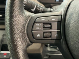 ステアリングにオーディオ操作スイッチが付いています。オーディオ画面に直接タッチしなくても操作が出来ますので、運転に集中できます。