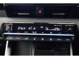 ★運転席と助手席でそれぞれお好みに合わせて温度設定が行えるフルオートエアコンです。外気温や室温、日射量を感知し、吹き出し温度、風量を緻密に制御します