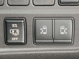 こちらのボタンで運転席から後席スライドドアの開閉がでとても便利です。
