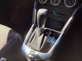 アクセルペダルを踏み込む量や速さに応じて変速パターンをし、人馬一体の運転感覚を発揮してくれる6速オートマ!