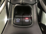 電動パーキングブレーキを搭載。スイッチ操作でパーキングブレーキを作動・解除することが可能ですので、操作の力が不要ですよ♪