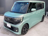 運転席、助手席のフロントシートにはシートヒーターが装備されております。