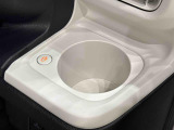(前席/掘り込み式)ホットカップホルダー☆保温付で温活が車内でも実現♪600mlのペットボトルまで対応しておりスイッチ1つで温かい飲み物は保温を、冷たい飲み物は常温にしてくれます
