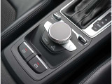 Audi正規ディーラーが高品質をお約束。高度な訓練・教育を受けたAudi専任メカニックが、100項目にもおよぶ精密な点検を実施いたします。すべてをクリアしたAudi車だけが、あなたのお手元に届けられるのです。