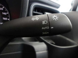 オートライト機能装備です!車外の明るさに応じて、自動的にライトの点灯・消灯をしてくれます♪