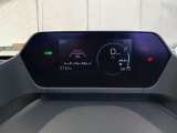 マルチインフォメーションディスプレイ付きのメーターです。エコ運転へ導く多彩な情報を表示してくれます。