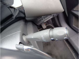・ワイパーレバー:右側に装備されたワイパーレバーでは、先端のボタンで運転席モニターにトリップメーターの表示をすることが可能。