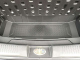 【届出(登録)済未使用車とは】自動車の分類では「新車」「中古車」この2種類しかありません。走行距離が100km未満かつ初度登録または初度届出された車両を「届出済未使用車」と呼んでいます。