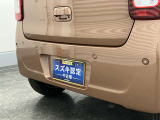 【後退時ブレーキサポート】リヤバンパーに4つの超音波センサーを内蔵し、車両後方にある障害物を検知。透明なガラスなども検知でき、コンビニの駐車場などでの衝突回避をサポートします。