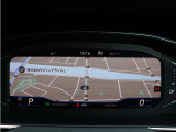 ナビ表示や車両情報を自在にレイアウト可能。