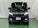 LEDヘッドライトを装備しています。LEDヘッドライトはとても明るく、雨の日や夜間走行も安全・安心です。オートライトコントロール付きで周囲の明るさに応じて自動で点灯・消灯します