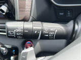 【オートワイパー(AUTO)】雨が降り出した時に、雨滴検出用センサー(レインセンサー)が雨滴を感知すると、自動でワイパーが動作します。