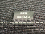 車両側方からの衝撃を緩和するSRSサイドエアバッグ(運転席/助手席)に加えて,SRSカーテンシールドエアバックも標準装備