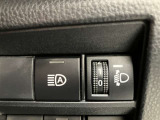 車外の明るさに応じて、自動的にライトの点灯・消灯をしてくれます。トンネルが続くような道でも、いちいちライトスイッチを操作する必要がありません。消し忘れの心配もありませんね♪