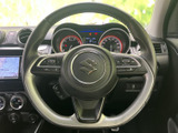 握りやすいステアリングホイールは、長距離運転でも疲れにくい設計です。快適なドライビングをサポートします。