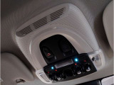 【SOSコール】車両の通信システムにより、SOSコールを発信することが可能です。また、エアバックの開くような大きな事故の場合は自動で通信を開始します。もしもの時にも安心です。