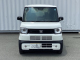 LEDヘッドライトは、本当に明るくて安全です。暗い夜道からお客様を守ってくれます。運転しやすいですし、自慢にもなるかも?黄色いハロゲンライトと見比べてください。