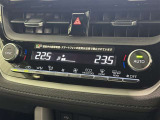 左右独立温度コントロールフルオートエアコンです。運転席、助手席それぞれで独立して温度設定ができます。冷え性の方が乗っても安心ですね♪