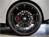中古車のため、若干の小傷等がついてしまったホイールも御座います。修理も可能で御座いますので、気になる方はお気軽にお申し付けくださいませ。