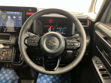 【ハンドル回り】インテリアに合わせたデザインのステアリングは、運転される方のことも考え、運転しやすい形状、大きさです。ぜひ一度、実際に触ってお確かめください。