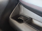 前席シート用のカップホルダー!左右に1個ずつ装備されています。