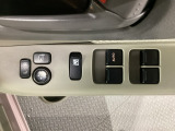 電動格納ドアミラーとパワーウインドースイッチです。