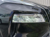 LEDヘッドライト付き!視認性の高い白色光なので路面や側道の障害物を見やすくし、広く明るい視野で夜間運転を安全サポート♪