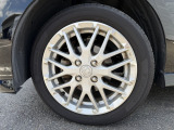 純正アルミホイールです。タイヤサイズは、165/55R15です。