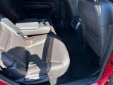 後席のレイアウトも手を抜く事なく装飾が充実したマツダ車です。