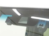 ◆Honda SENSING◆ カメラ等装置で精度の高い検知能力を発揮、安全運転を支援します。ステアリング上のコントローラーに注目!