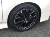 nismo専用ホイールで足元を彩ります。タイヤサイズは225/45R18