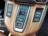 停車中にブレーキペダルを踏み続けなくてもブレーキ保持ができるオートマチックブレーキホールド機能もついております。