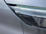 【アダプティブLEDヘッドライト】対向車がいてもハイビームを維持!または、ハイビームとロービームを自動切り替え!視認性の高い状態が維持されます!