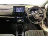 運転席は見やすく整理され、ナビも美しく装着され操作性にも優れています!