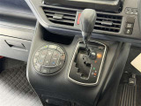 自動で車内温度を調整してくれる【オートエアコン】付きです