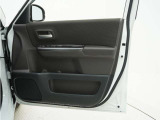 お立ち寄りいただく際は、事前にご連絡をお願いします。お目当てのお車が商談中や売約となることもございます。ご確認いただいてから、お立ち寄りください。